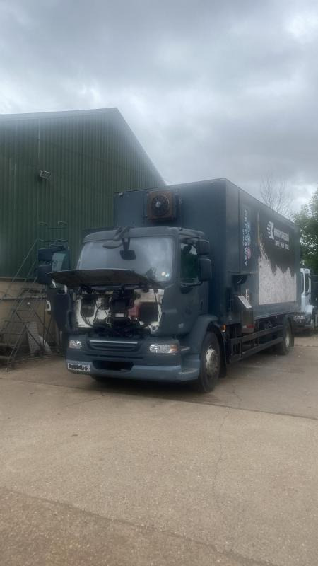 DAF LF 55-220 18 Ton Boxvan Fitted paper and Fabric Shredding Machine - Camión caja cerrada, Vehículo municipal: foto 4 DAF LF 55-220 18 Ton Boxvan Fitted paper and Fabric Shredding Machine - Camión caja cerrada, Vehículo municipal: foto 4