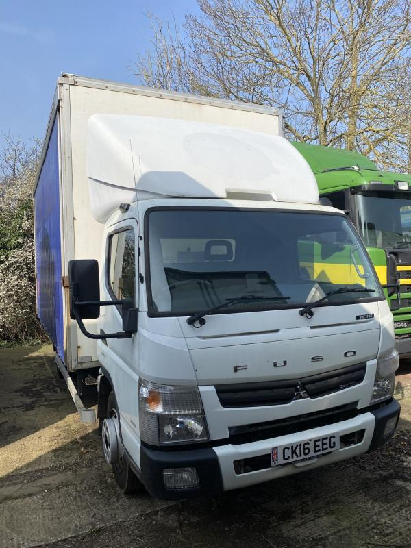 Mitsubishi Canter 7C18 7.5 Ton 18 ft Curtainsider - Camión lona: foto 1 Mitsubishi Canter 7C18 7.5 Ton 18 ft Curtainsider - Camión lona: foto 1