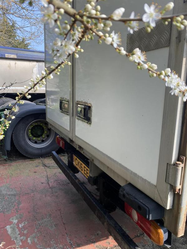 Mitsubishi Canter 7C18 7.5 Ton 18 ft Curtainsider - Camión lona: foto 4 Mitsubishi Canter 7C18 7.5 Ton 18 ft Curtainsider - Camión lona: foto 4