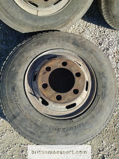 TOYOTA 4 x used 7.50-16 LT tyres on 6 studs rims for Toyota Dyna 300 - Rueda completa: foto 5 TOYOTA 4 x used 7.50-16 LT tyres on 6 studs rims for Toyota Dyna 300 - Rueda completa: foto 5