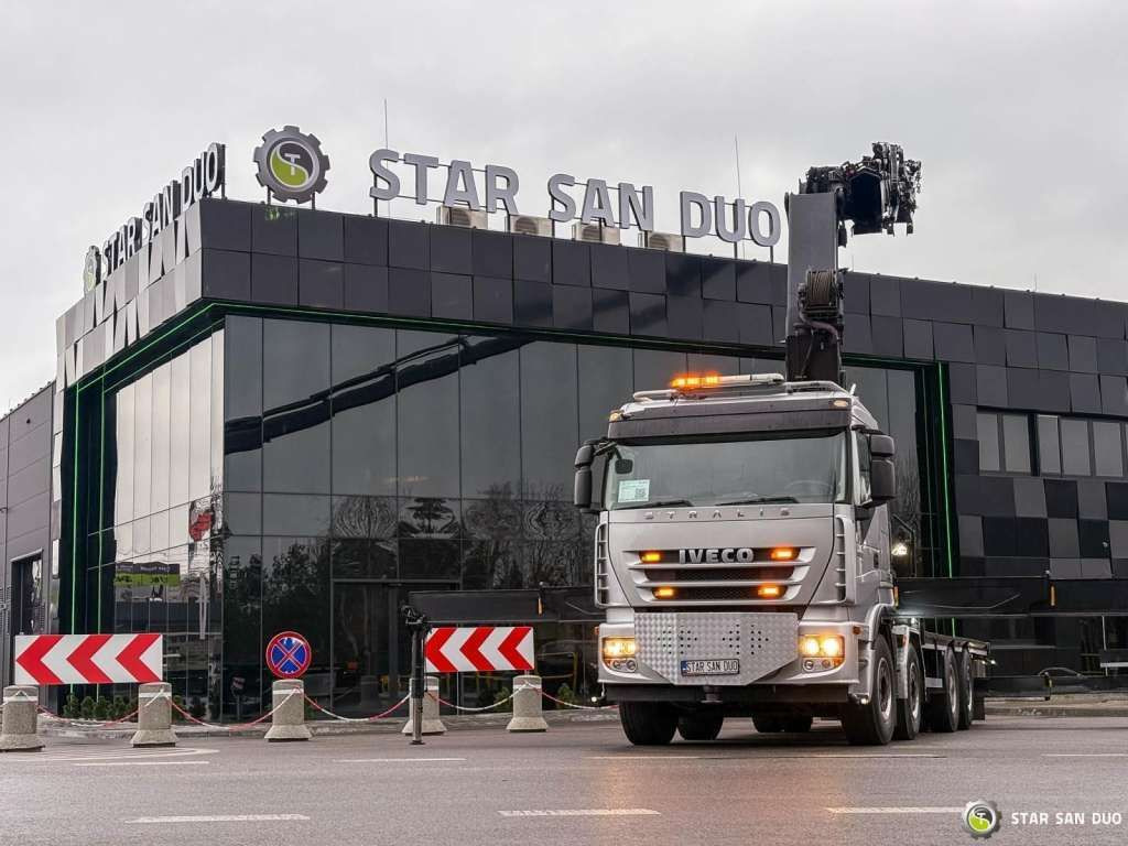 Iveco STRALIS AS320S50Y 8x2 HMF 8520-0K6 FLY JIB Winc - Camión grúa: foto 4 Iveco STRALIS AS320S50Y 8x2 HMF 8520-0K6 FLY JIB Winc - Camión grúa: foto 4