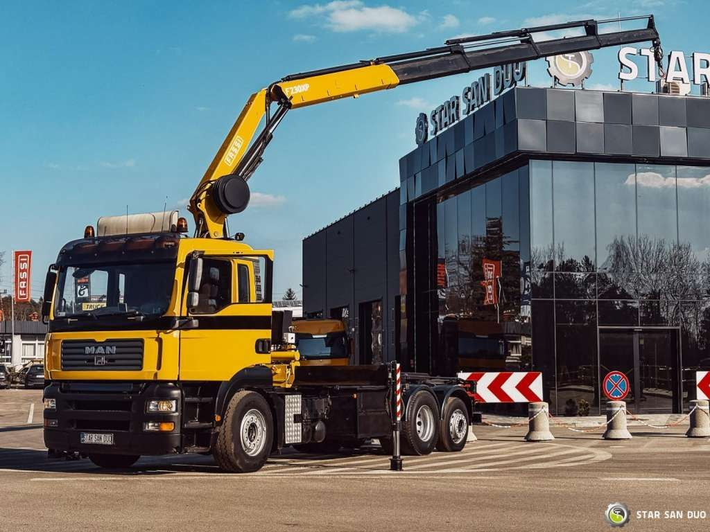 MAN TGA 18.440 6x2 FASSI F 210 A.24 Crane Rotator - Camión grúa: foto 1 MAN TGA 18.440 6x2 FASSI F 210 A.24 Crane Rotator - Camión grúa: foto 1