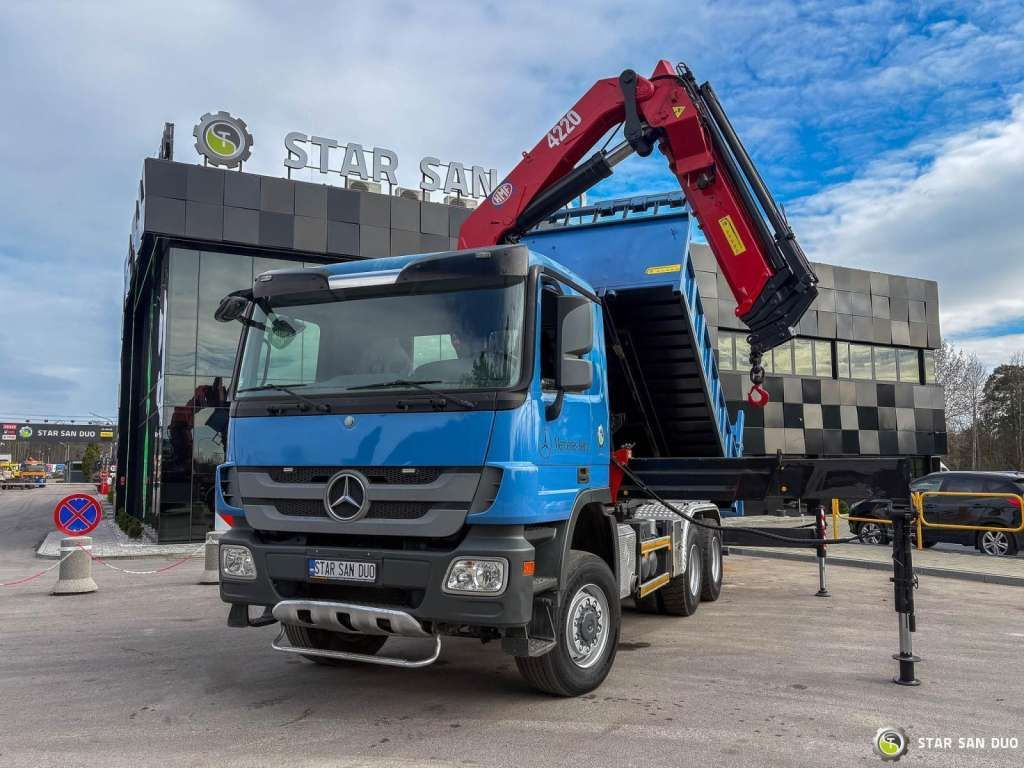Mercedes-Benz  ACTROS 3341 6x6 HMF 4220 K4 CRANE KIPPER - Camión volquete: foto 2 Mercedes-Benz  ACTROS 3341 6x6 HMF 4220 K4 CRANE KIPPER - Camión volquete: foto 2