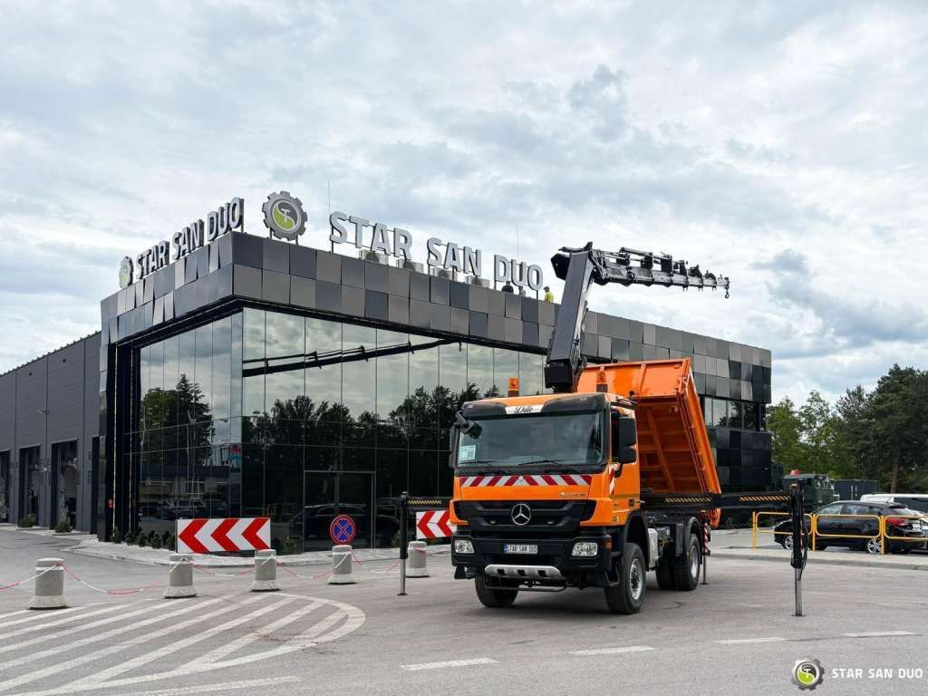 Mercedes-Benz Actros 1841 AK 4x4 Hiab 288E-7 Crane Kipper - Camión volquete: foto 2 Mercedes-Benz Actros 1841 AK 4x4 Hiab 288E-7 Crane Kipper - Camión volquete: foto 2
