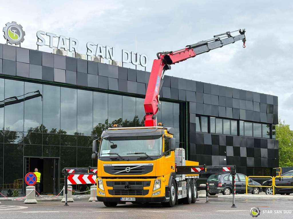 Volvo FM 460 6x4x4 HMF 3220 Crane HDS - Camión grúa: foto 1 Volvo FM 460 6x4x4 HMF 3220 Crane HDS - Camión grúa: foto 1