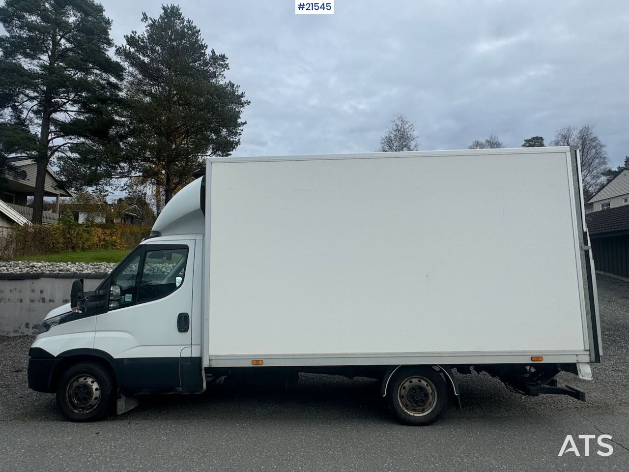 Iveco Daily DAILY - Camión caja cerrada: foto 2 Iveco Daily DAILY - Camión caja cerrada: foto 2