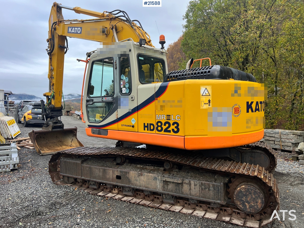 Kato HD 823 MR gravemaskin m/ rototilt, pusseskuff, atlas Copco kompressor , tamrock boretårn, skuffe m/klype, tannskuffe m/ skjær,smalskuffe, hydraulisk soldeskuffe og pigg - Excavadora de cadenas: foto 2 Kato HD 823 MR gravemaskin m/ rototilt, pusseskuff, atlas Copco kompressor , tamrock boretårn, skuffe m/klype, tannskuffe m/ skjær,smalskuffe, hydraulisk soldeskuffe og pigg - Excavadora de cadenas: foto 2