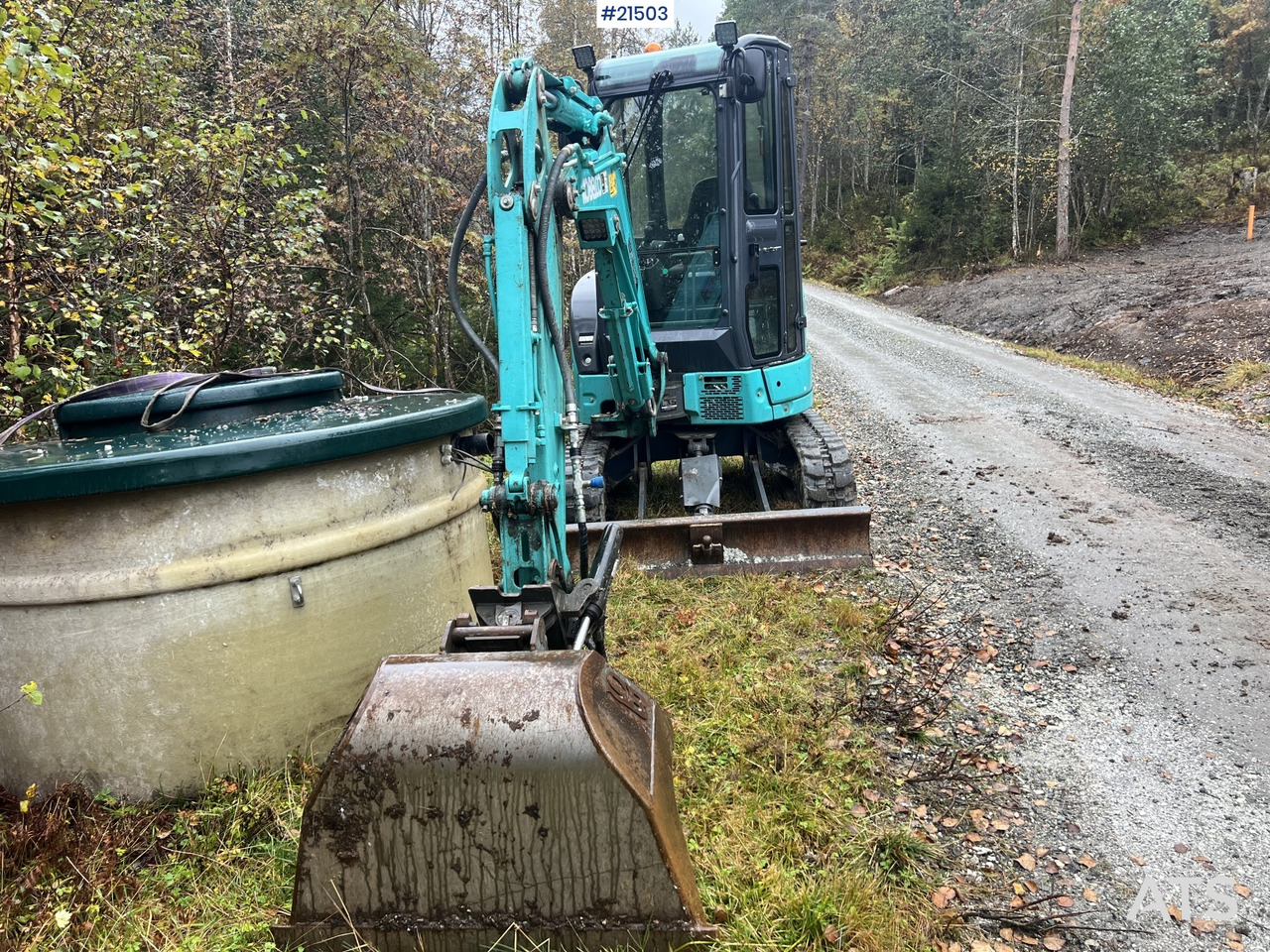 Kobelco Sk25SR-6E Gravemaskin m/ pusseskuffe,graveskuffe og tilt - Miniexcavadora: foto 3 Kobelco Sk25SR-6E Gravemaskin m/ pusseskuffe,graveskuffe og tilt - Miniexcavadora: foto 3