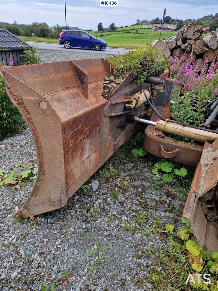 Bulldozer New Holland D150B: foto 14