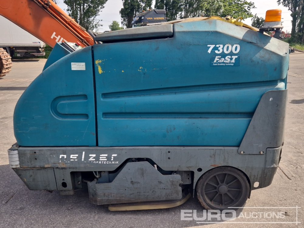 7300 Ride On Scrubning Machine - Fregadora: foto 2 7300 Ride On Scrubning Machine - Fregadora: foto 2
