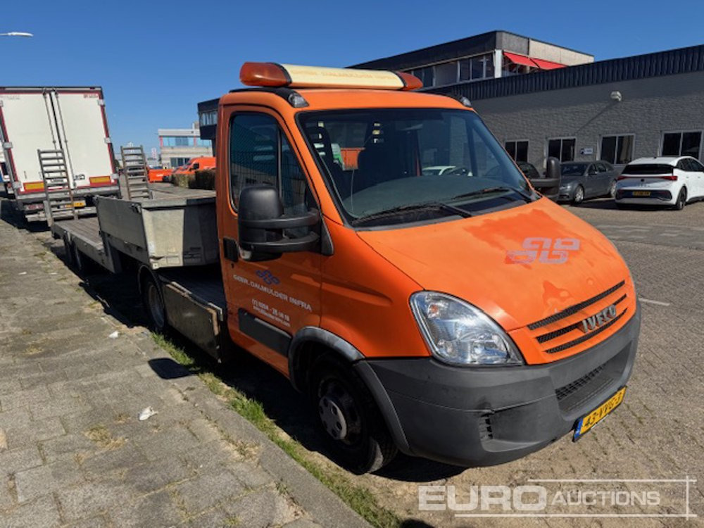 2008 Iveco Daily 35C18 4x2 Tractor unit, 6-Speed Manual, Radio, Orange Lamps, Veldhuizen SDOR37-2 Trailer, 10.000KG, Twin axle, Swan neck, Ramps (Built: 2010) - Furgoneta: foto 4 2008 Iveco Daily 35C18 4x2 Tractor unit, 6-Speed Manual, Radio, Orange Lamps, Veldhuizen SDOR37-2 Trailer, 10.000KG, Twin axle, Swan neck, Ramps (Built: 2010) - Furgoneta: foto 4