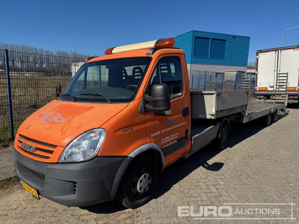 2008 Iveco Daily 35C18 4x2 Tractor unit, 6-Speed Manual, Radio, Orange Lamps, Veldhuizen SDOR37-2 Trailer, 10.000KG, Twin axle, Swan neck, Ramps (Built: 2010) - Furgoneta: foto 1 2008 Iveco Daily 35C18 4x2 Tractor unit, 6-Speed Manual, Radio, Orange Lamps, Veldhuizen SDOR37-2 Trailer, 10.000KG, Twin axle, Swan neck, Ramps (Built: 2010) - Furgoneta: foto 1