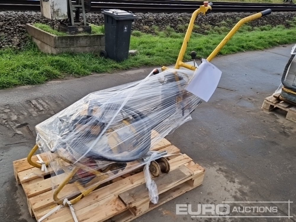 ROWRENCH P4 RKS Unirversal Petrol Powered Wrench + AX25 Concrete Poker - Maquinaria para hormigón: foto 1 ROWRENCH P4 RKS Unirversal Petrol Powered Wrench + AX25 Concrete Poker - Maquinaria para hormigón: foto 1