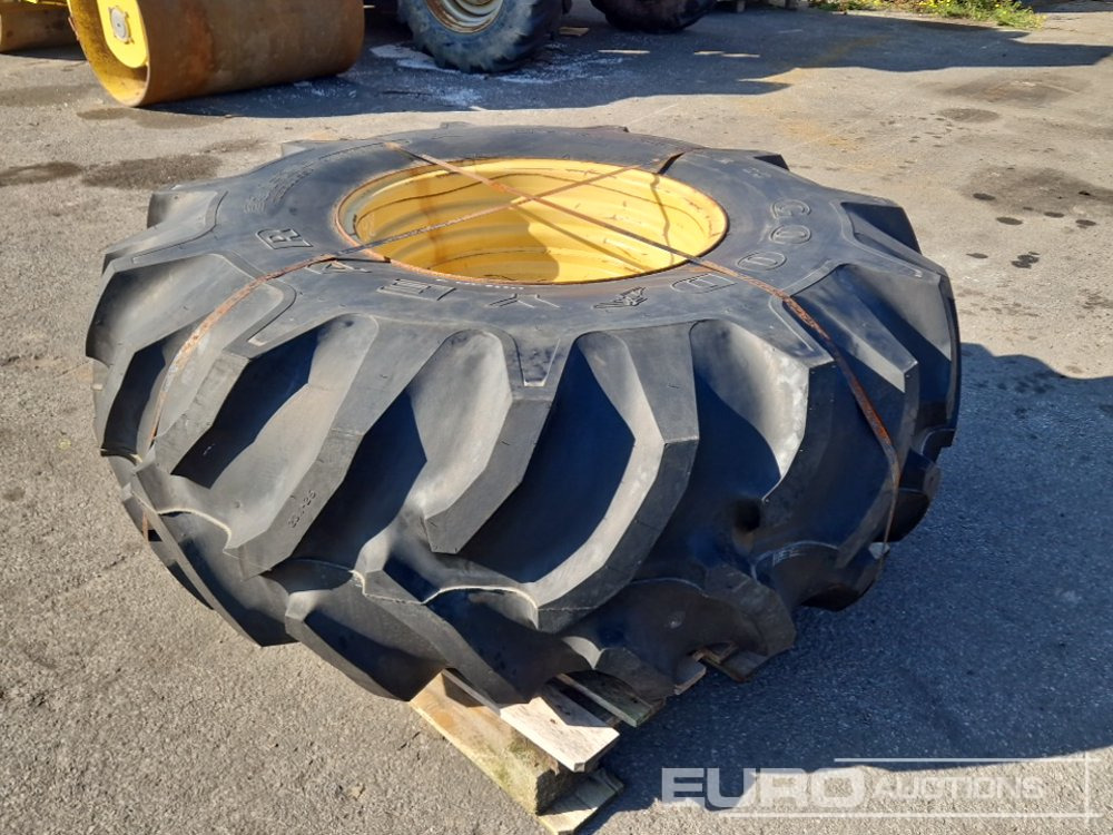 Unused Goodyear 23.1-26 Tyre with Rim to suit CAT Roller - Neumático: foto 1 Unused Goodyear 23.1-26 Tyre with Rim to suit CAT Roller - Neumático: foto 1