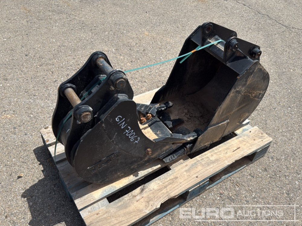 JCB Pallet of 14'' & 18'' Digging Buckets S/Ns:980/88646, 980-B485 - Cazo: foto 1 JCB Pallet of 14'' & 18'' Digging Buckets S/Ns:980/88646, 980-B485 - Cazo: foto 1