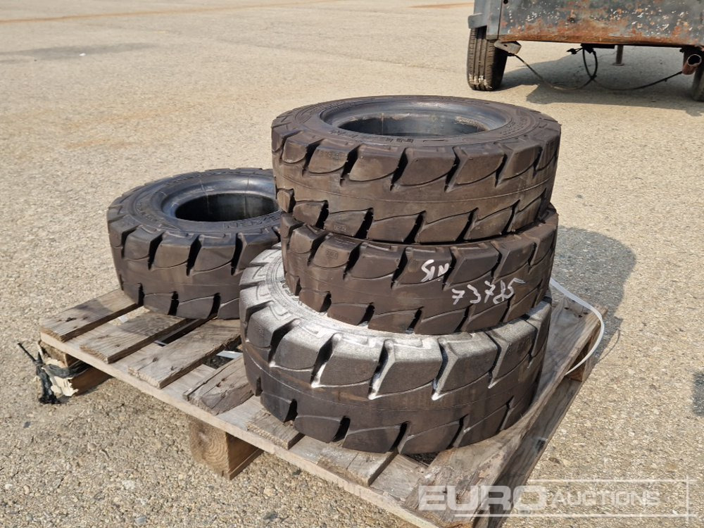Nexen Pallet of Tyres (4 of) to suit Forklift - Neumático: foto 1 Nexen Pallet of Tyres (4 of) to suit Forklift - Neumático: foto 1