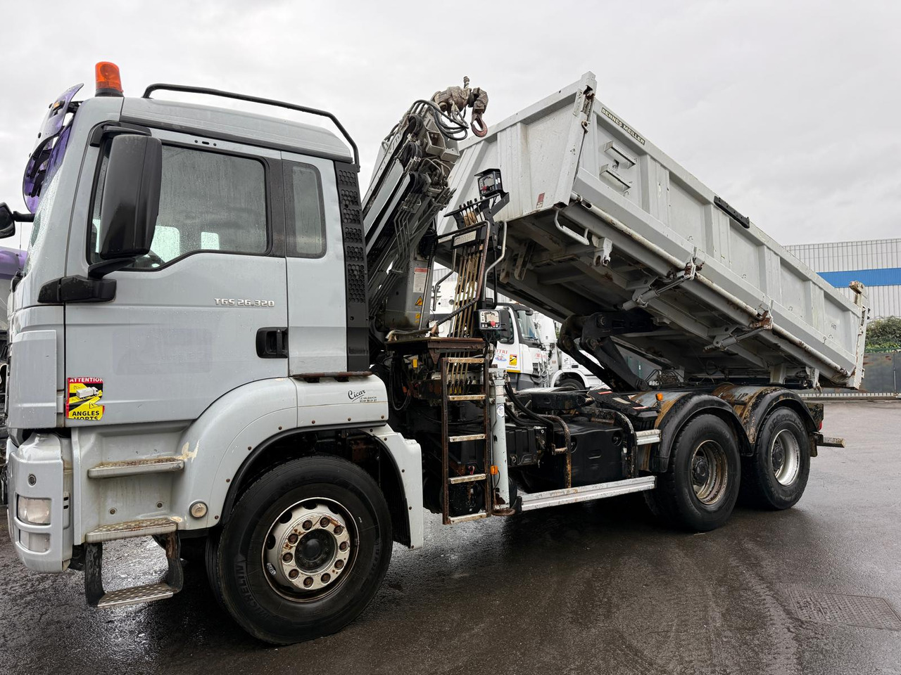 Camion porteur grue bi-benne MAN TGS 26.320 AB-504-HR - Camión volquete, Camión grúa: foto 4 Camion porteur grue bi-benne MAN TGS 26.320 AB-504-HR - Camión volquete, Camión grúa: foto 4
