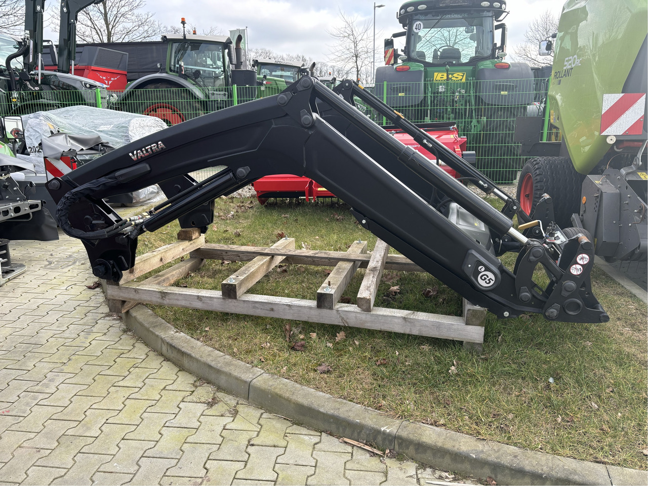 Alö Frontlader G5L Valtra - Cargador frontal para tractor: foto 1 Alö Frontlader G5L Valtra - Cargador frontal para tractor: foto 1