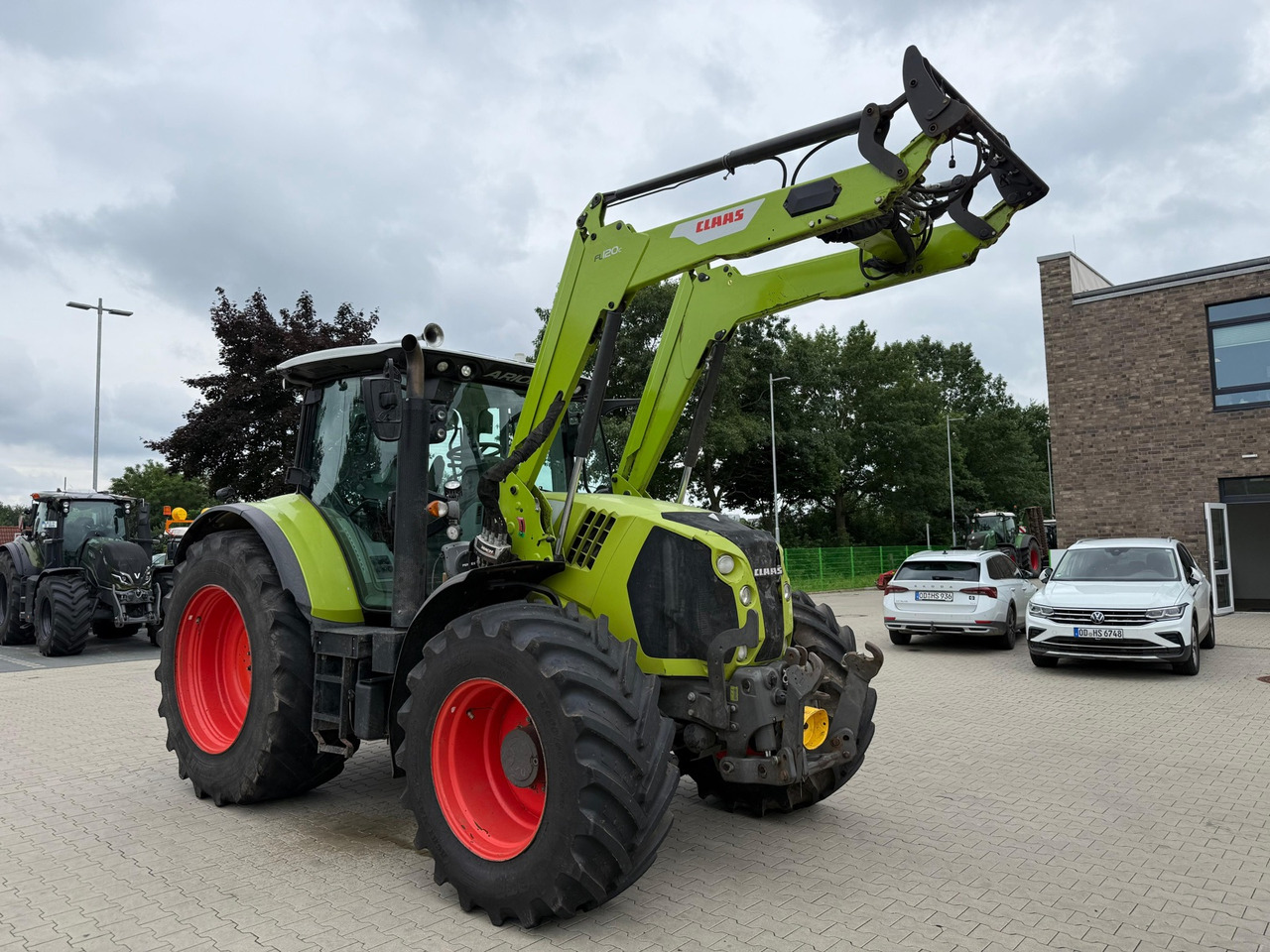 Claas Arion 650 C-Matic - Tractor: foto 1 Claas Arion 650 C-Matic - Tractor: foto 1