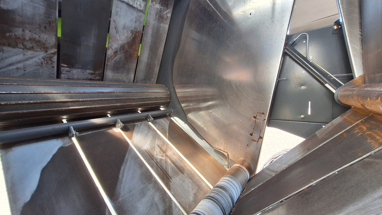 Claas Variant 485 RC - Maquinaria de henificación: foto 2 Claas Variant 485 RC - Maquinaria de henificación: foto 2