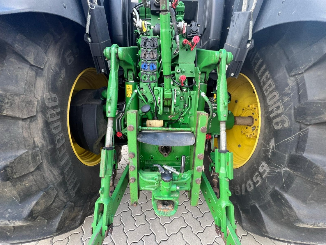 John Deere 6215 R - Tractor: foto 3 John Deere 6215 R - Tractor: foto 3