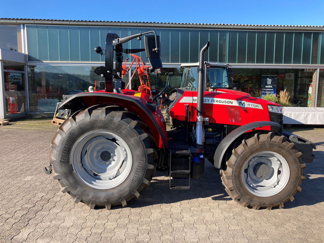 Massey Ferguson 4708 M Plattform Essential - Tractor: foto 1 Massey Ferguson 4708 M Plattform Essential - Tractor: foto 1