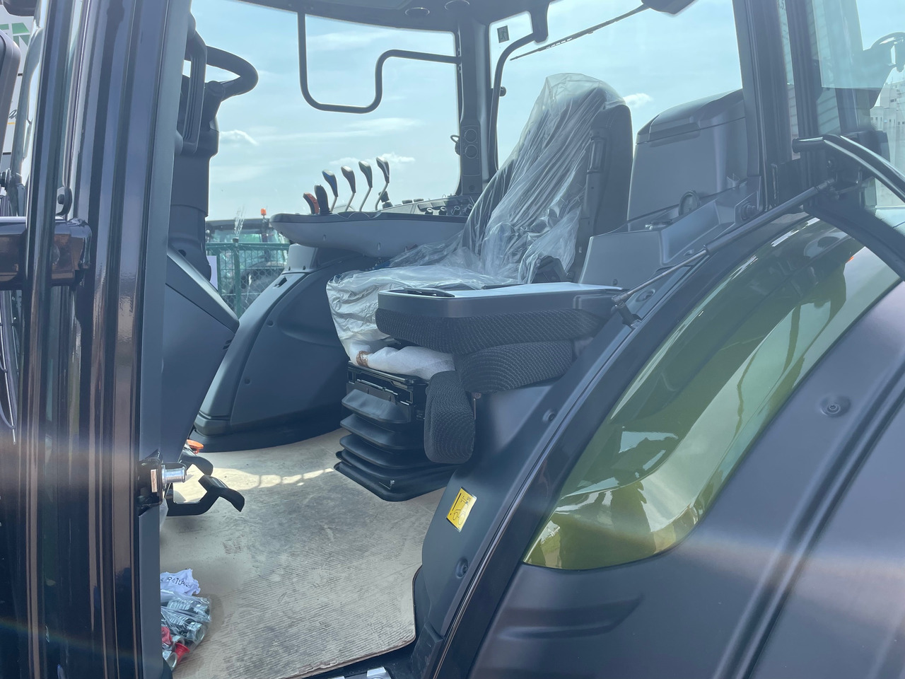 Valtra N155 EA 2B1 - Tractor: foto 3 Valtra N155 EA 2B1 - Tractor: foto 3