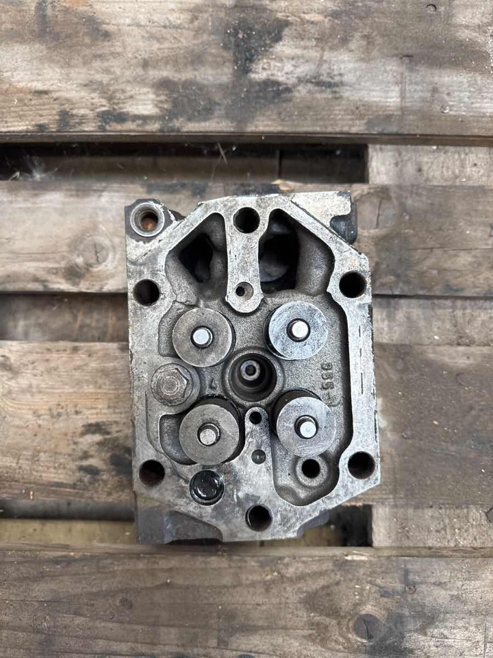 MAN CYLINDERHEAD 51.03100-6499 - Motor y piezas para Camión: foto 1 MAN CYLINDERHEAD 51.03100-6499 - Motor y piezas para Camión: foto 1