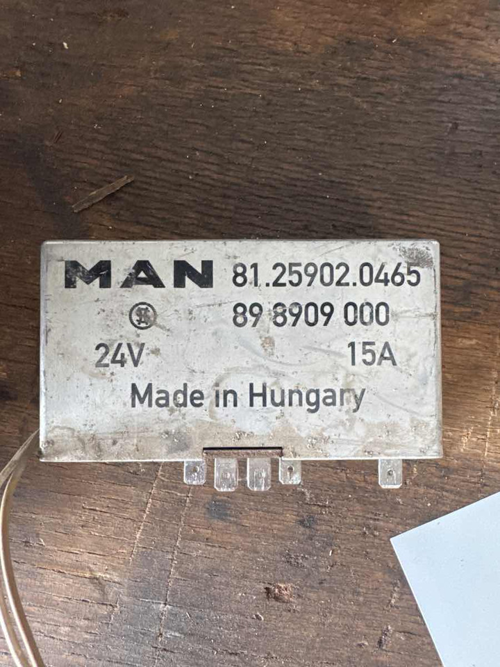 MAN ECU 81.25902-0465 - Sistema eléctrico para Camión: foto 1 MAN ECU 81.25902-0465 - Sistema eléctrico para Camión: foto 1
