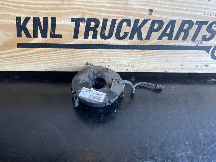 MERCEDES CLOCK SPIN A0004642018 - Cabina e interior para Camión: foto 2 MERCEDES CLOCK SPIN A0004642018 - Cabina e interior para Camión: foto 2