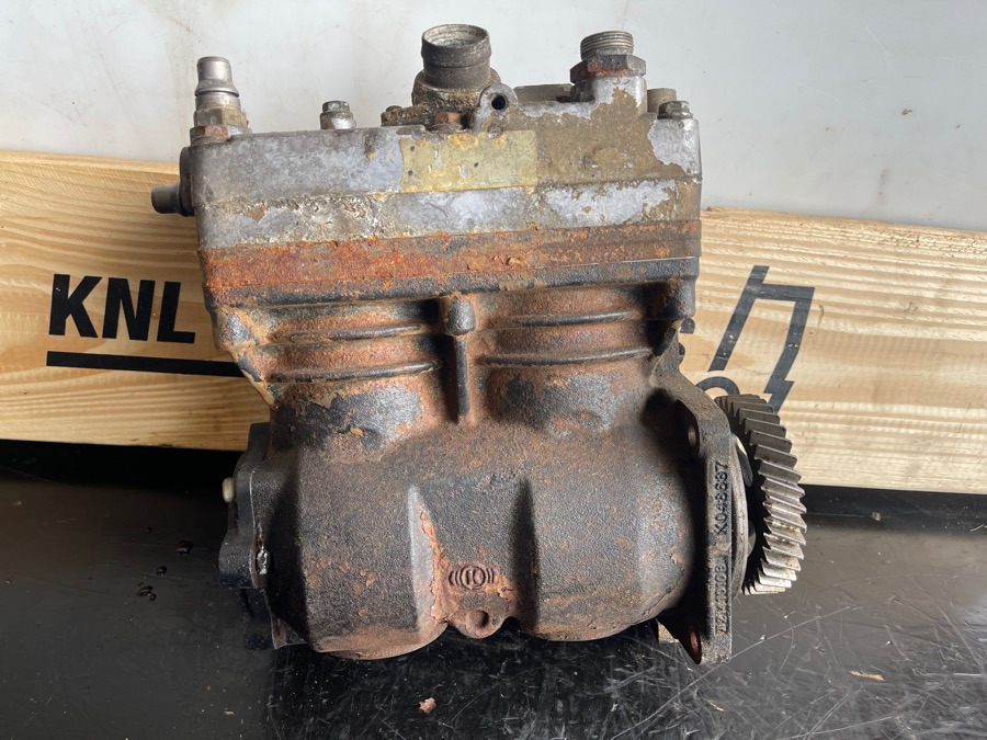 MERCEDES COMPRESSOR A0011308315 - Motor y piezas para Camión: foto 2 MERCEDES COMPRESSOR A0011308315 - Motor y piezas para Camión: foto 2