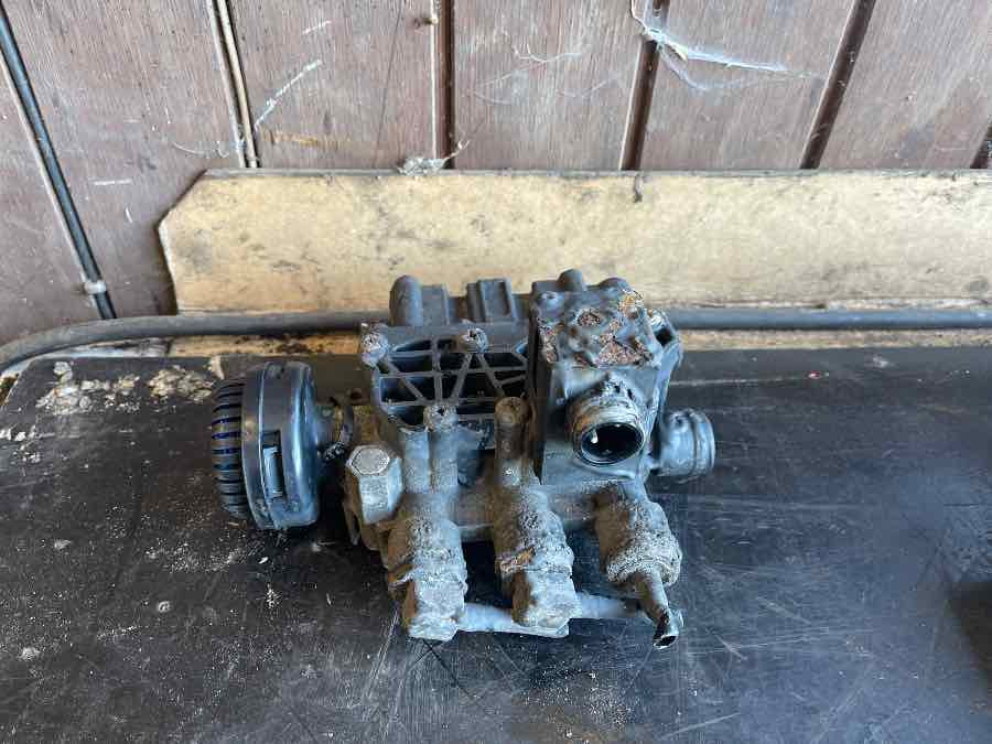MERCEDES VALVE A0003279725 - Válvula de freno para Camión: foto 1 MERCEDES VALVE A0003279725 - Válvula de freno para Camión: foto 1