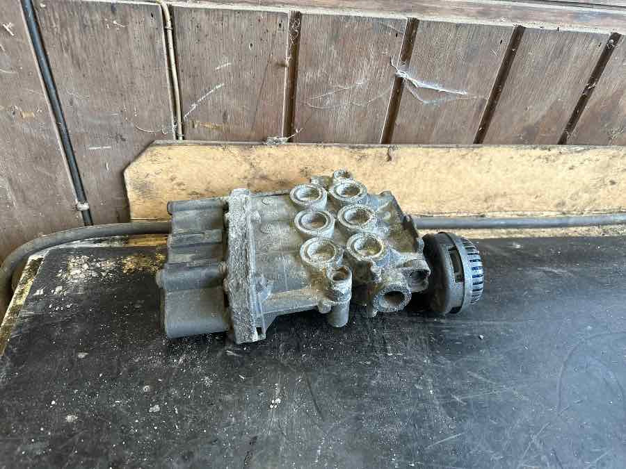 MERCEDES SOLENOID VALVE A0003276825 - Recambio para Autobús: foto 1 MERCEDES SOLENOID VALVE A0003276825 - Recambio para Autobús: foto 1