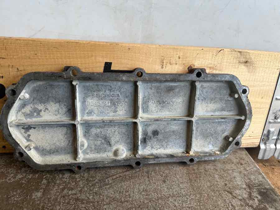 SCANIA ENGINE COVER 1545741 - Motor y piezas para Camión: foto 2 SCANIA ENGINE COVER 1545741 - Motor y piezas para Camión: foto 2
