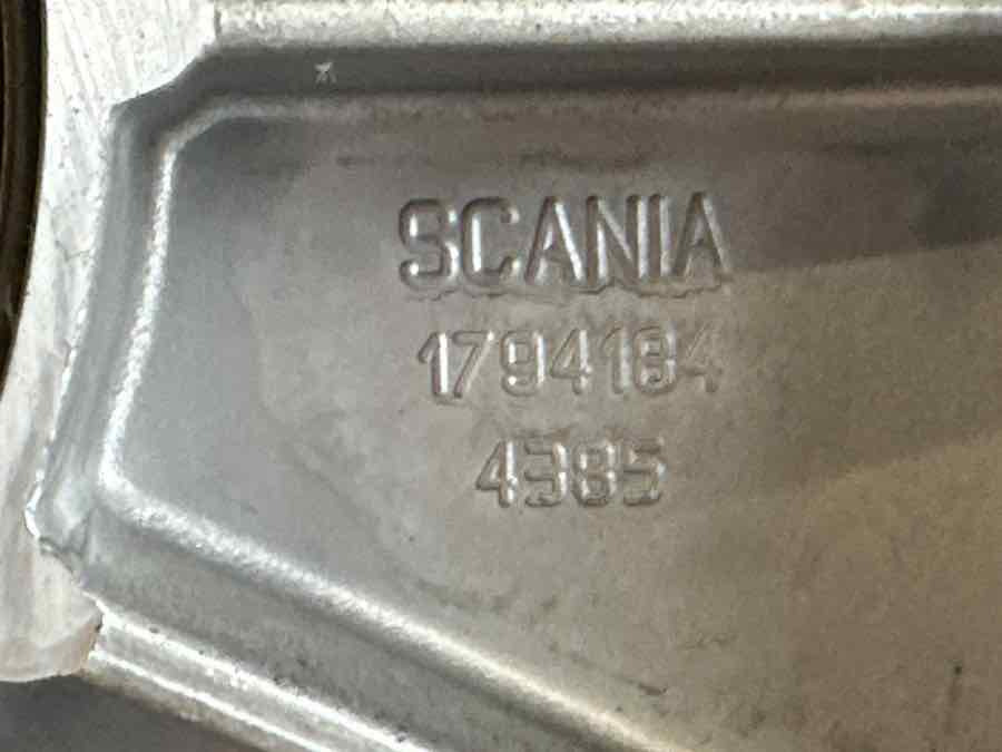 SCANIA FRONT COVER 1794184 - Motor y piezas para Camión: foto 3 SCANIA FRONT COVER 1794184 - Motor y piezas para Camión: foto 3