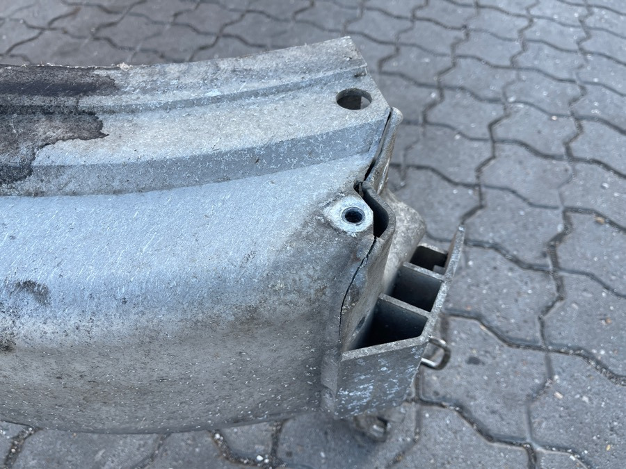 VOLVO BUMPER 84210166 - Carrocería y exterior para Camión: foto 5 VOLVO BUMPER 84210166 - Carrocería y exterior para Camión: foto 5