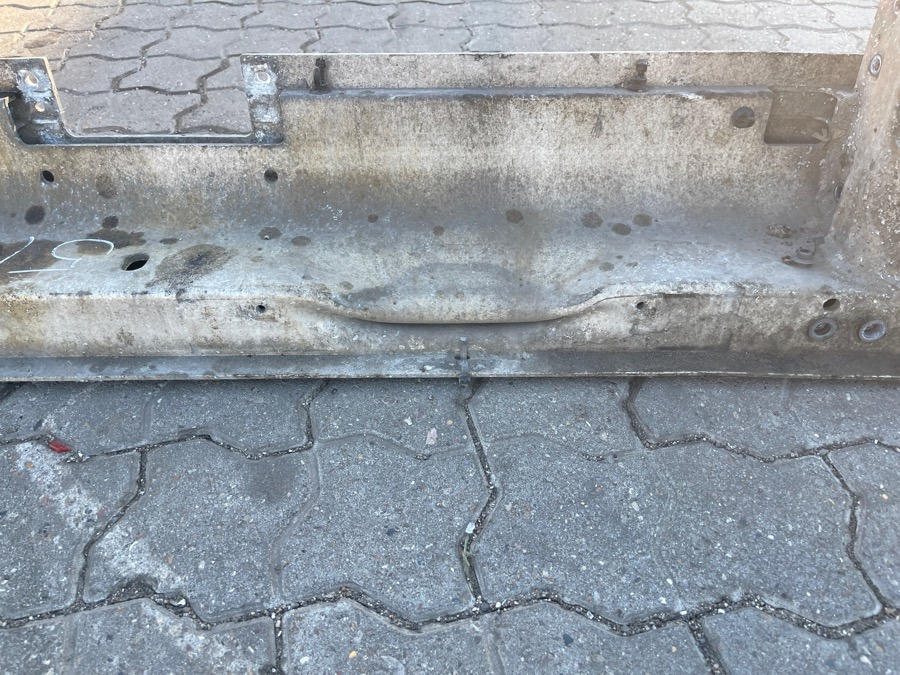 VOLVO BUMPER 84210166 - Carrocería y exterior para Camión: foto 2 VOLVO BUMPER 84210166 - Carrocería y exterior para Camión: foto 2