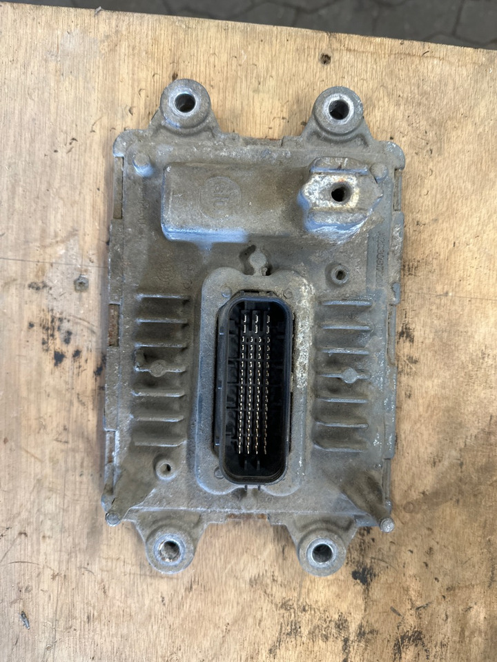 VOLVO ECU 21870075 P022 - Sistema eléctrico para Camión: foto 1 VOLVO ECU 21870075 P022 - Sistema eléctrico para Camión: foto 1