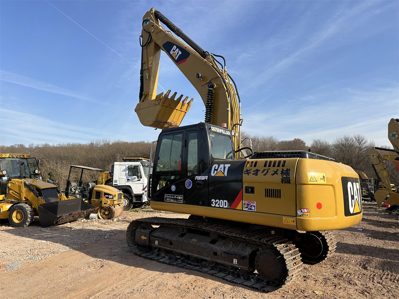 CATERPILLAR 320DL - Excavadora de cadenas: foto 2 CATERPILLAR 320DL - Excavadora de cadenas: foto 2