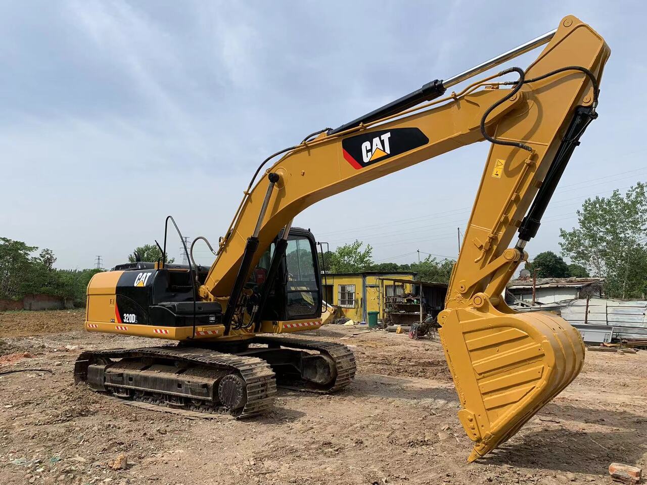CATERPILLAR 320DL - Excavadora de cadenas: foto 4 CATERPILLAR 320DL - Excavadora de cadenas: foto 4