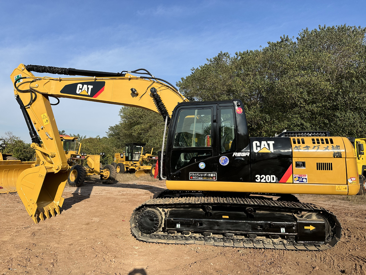 CATERPILLAR 320DL - Excavadora de cadenas: foto 2 CATERPILLAR 320DL - Excavadora de cadenas: foto 2