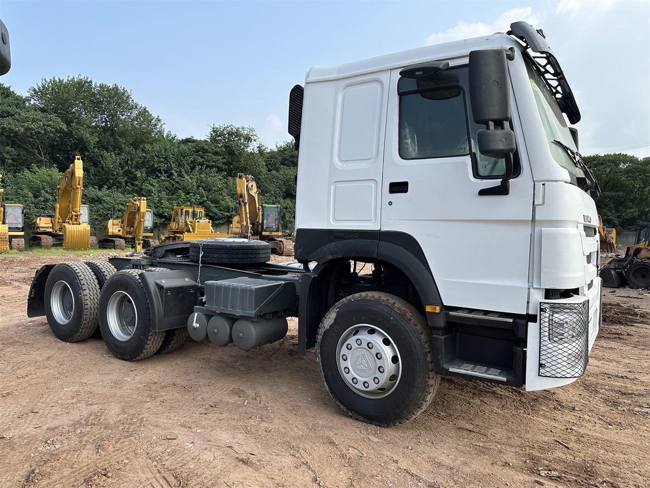 SINOTRUK HOWO 371 Tractor 6X4 - Cabeza tractora: foto 2 SINOTRUK HOWO 371 Tractor 6X4 - Cabeza tractora: foto 2