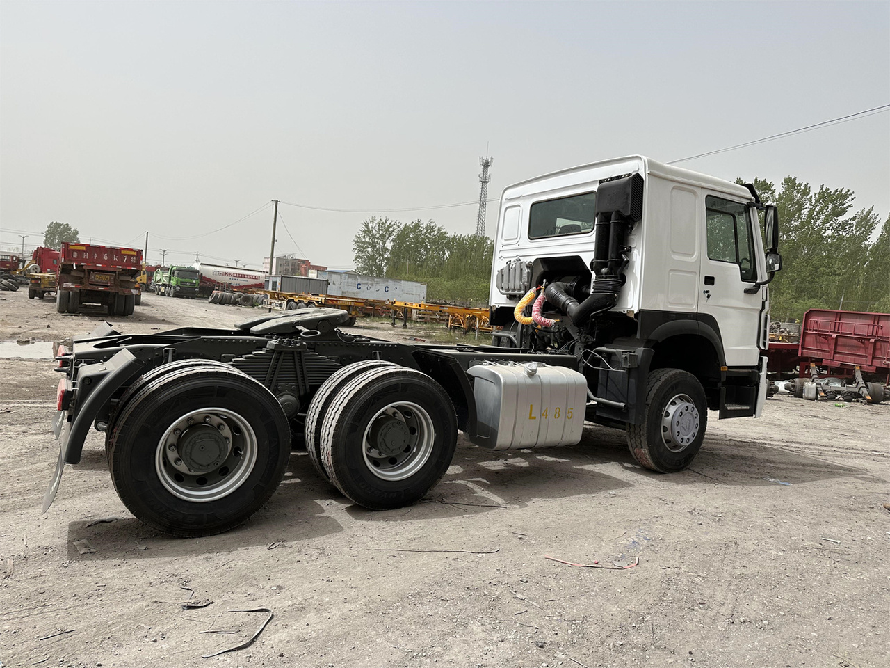 SINOTRUK Howo 371 Truck Head - Cabeza tractora: foto 2 SINOTRUK Howo 371 Truck Head - Cabeza tractora: foto 2