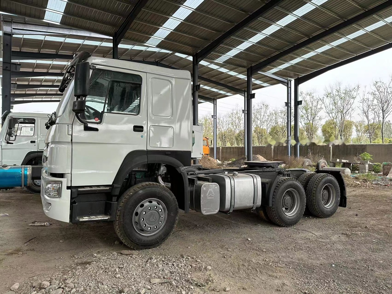 Sinotruk Howo 371 Truck Head - Cabeza tractora: foto 5 Sinotruk Howo 371 Truck Head - Cabeza tractora: foto 5