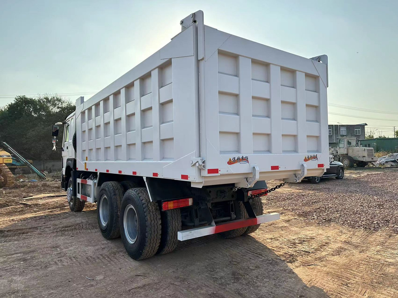 Camión volquete para transporte de silos SINOTRUK HOWO 371hp 6x4: foto 7
