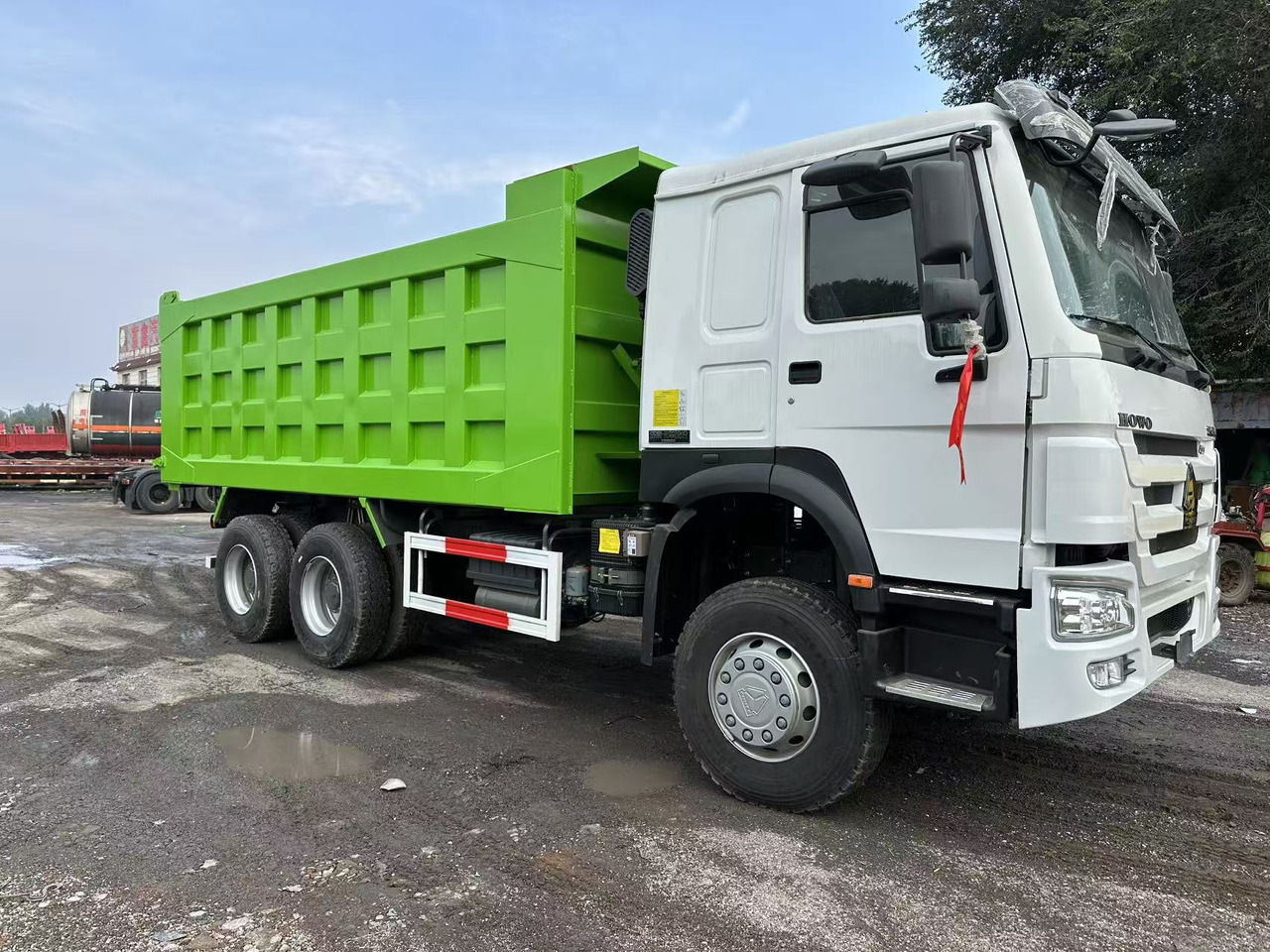SINOTRUK HOWO 400HP 6X4 Tipper Truck - Camión volquete: foto 3 SINOTRUK HOWO 400HP 6X4 Tipper Truck - Camión volquete: foto 3