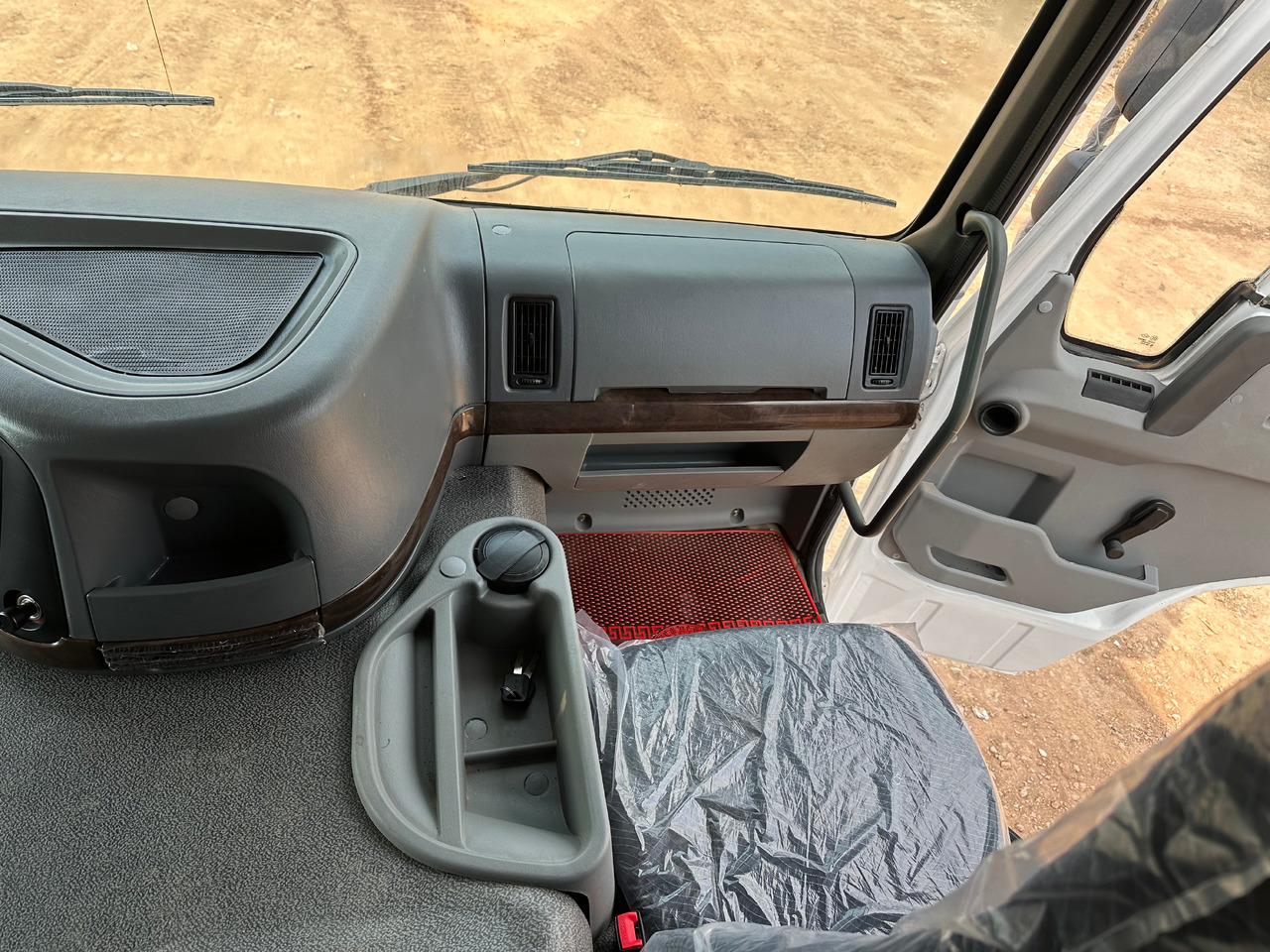 SINOTRUK HOWO Dump truck 371 6x4 - Camión volquete: foto 5 SINOTRUK HOWO Dump truck 371 6x4 - Camión volquete: foto 5