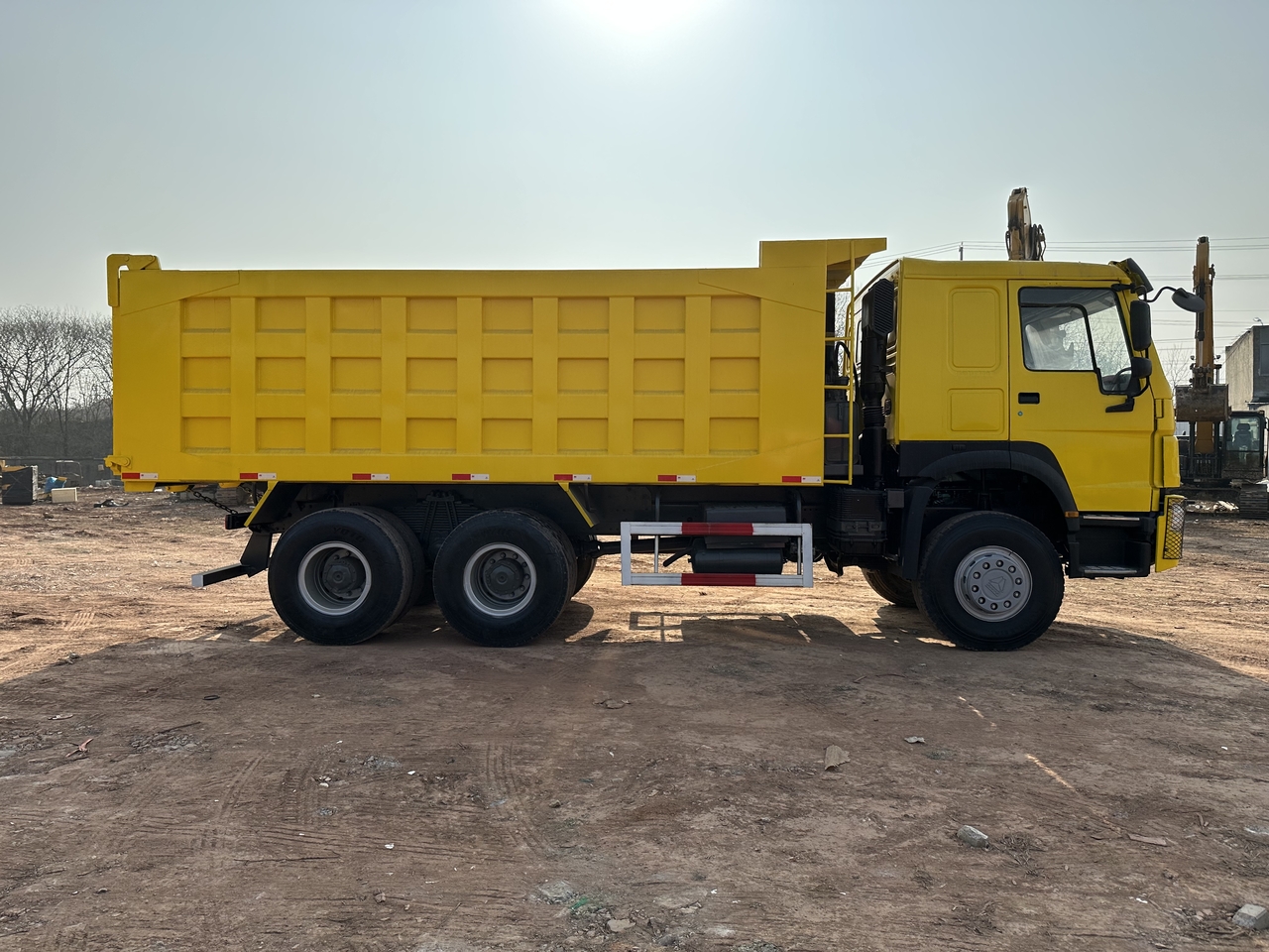 SINOTRUK Howo Dump truck 371 - Camión volquete: foto 4 SINOTRUK Howo Dump truck 371 - Camión volquete: foto 4