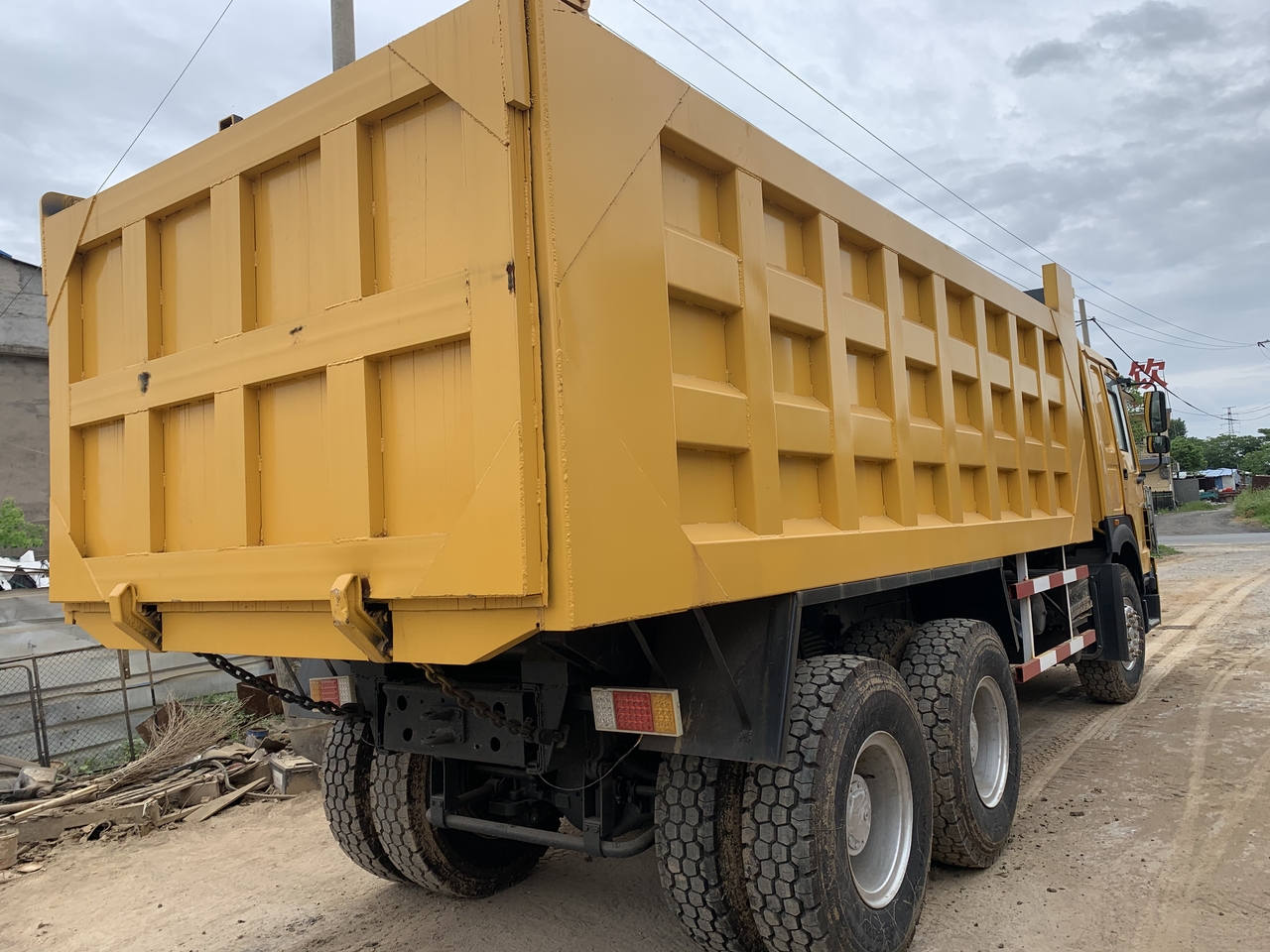 SINOTRUK Howo Dump truck 371 - Camión volquete: foto 2 SINOTRUK Howo Dump truck 371 - Camión volquete: foto 2