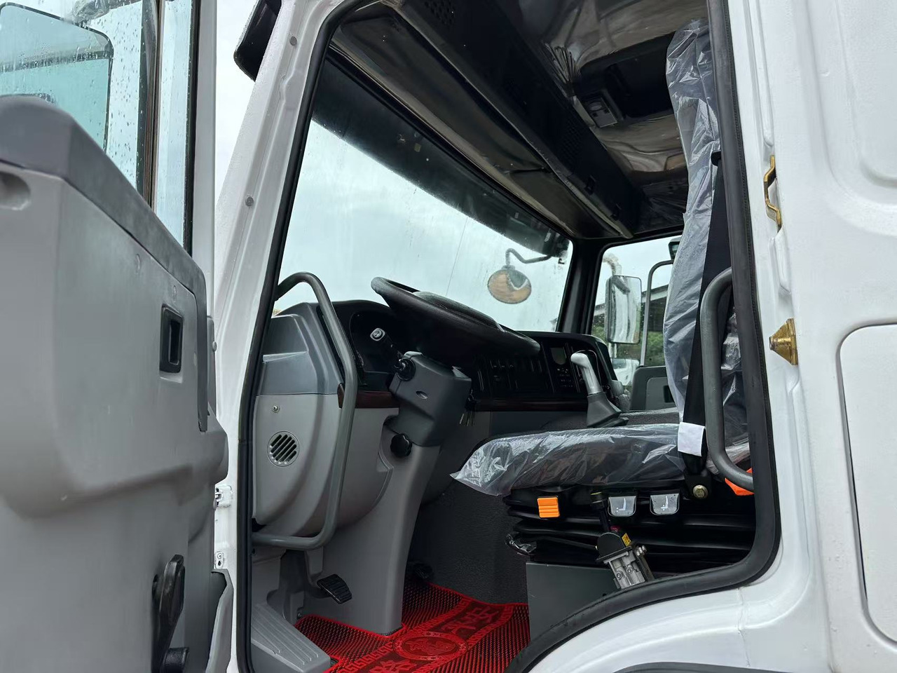 Camión volquete para transporte de materiales áridos Sinotruk HOWO 371hp: foto 6